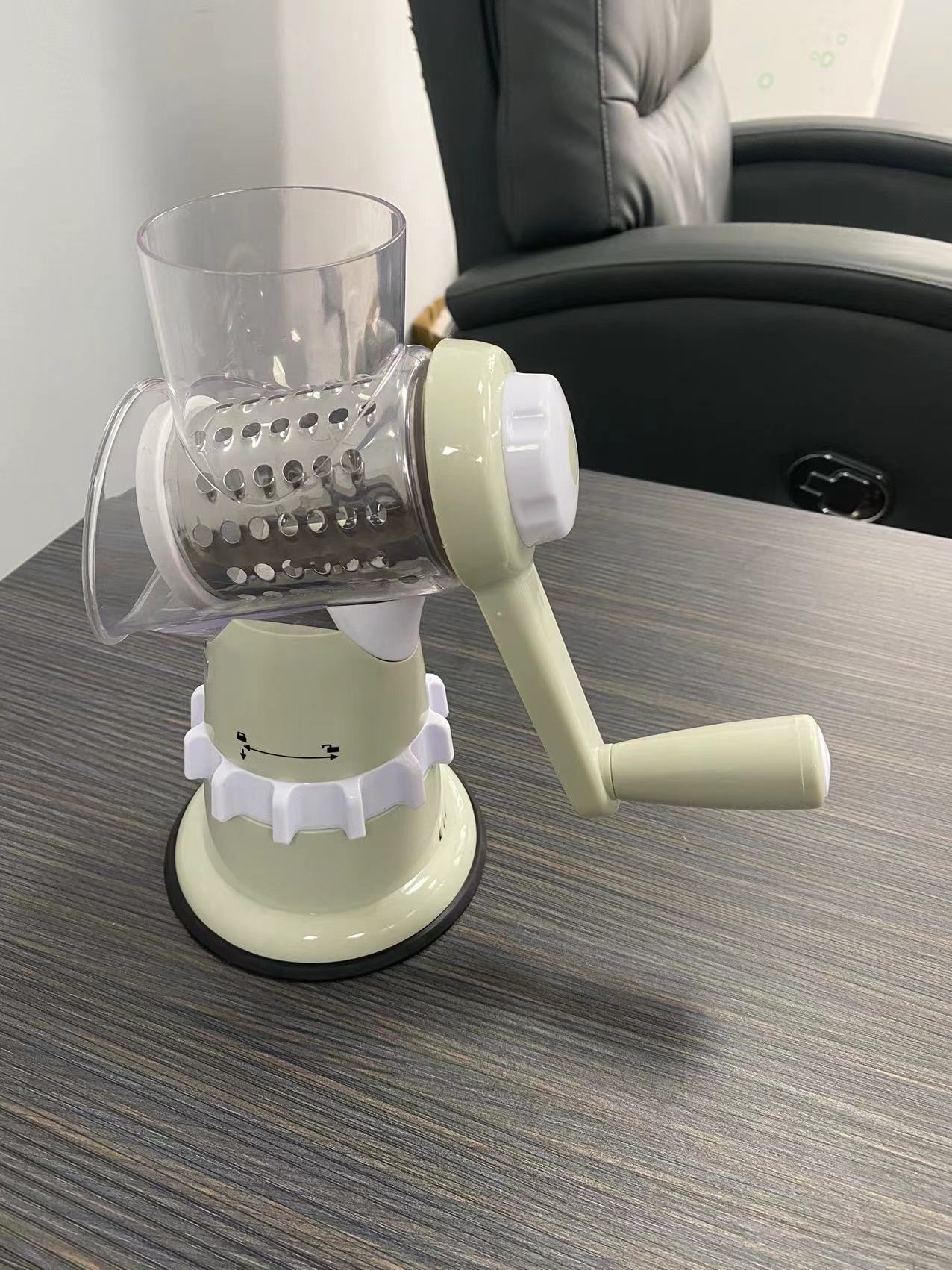 Sleek Manual Kitchen Chopper-6